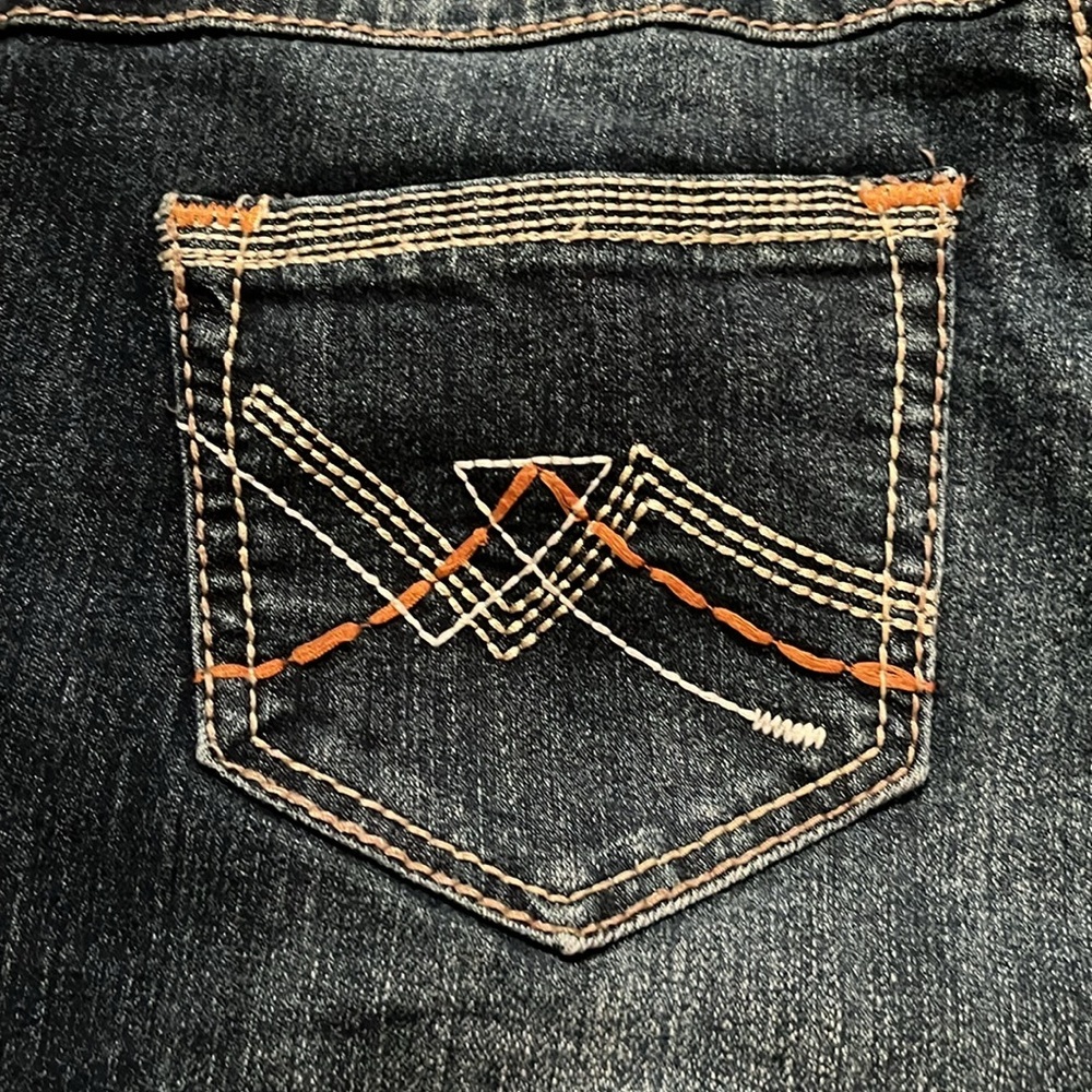Cato distressed dark blue denim capris size 8 - Picture 6 of 7
